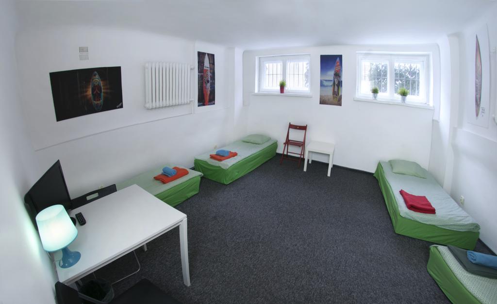 Wierzbno Hostel Varsovie Extérieur photo