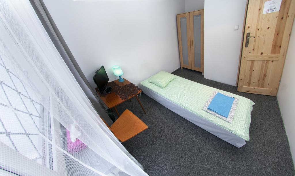 Wierzbno Hostel Varsovie Extérieur photo